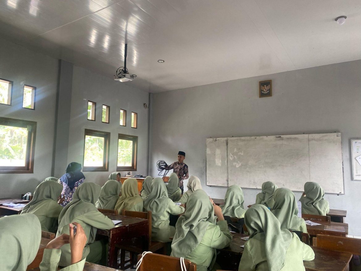 Ekstra-Public-Speaking-Di-SMP-Syubbanul-Wathon